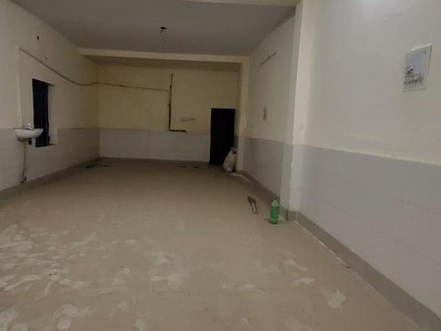 Commercial for rent in Deri