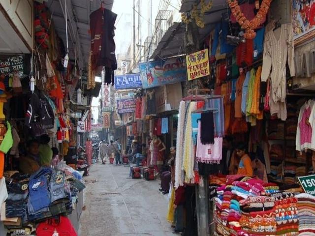 Commercial for rent in Deri