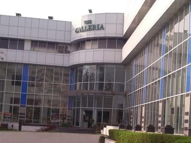 Commercial for rent in Deri