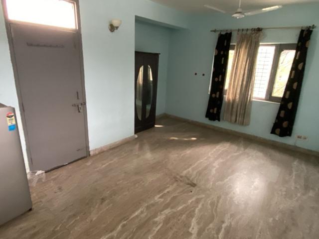 Commercial for rent in Noida