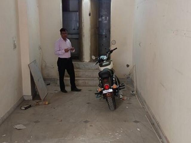 Commercial for rent in Deri