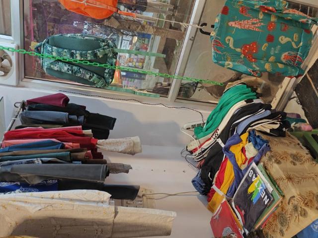 Commercial for rent in Deri