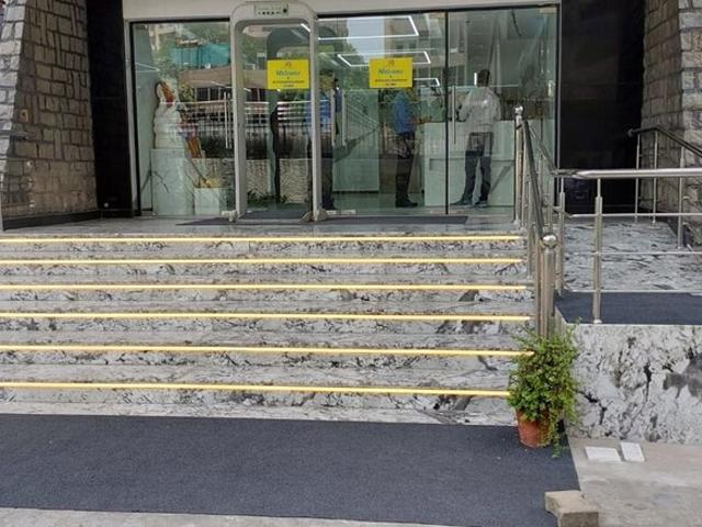 Commercial for rent in Hariana