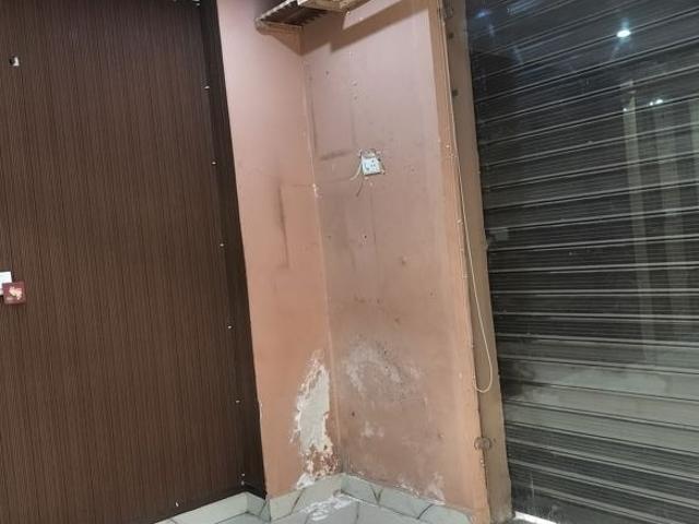 Commercial for rent in Deri