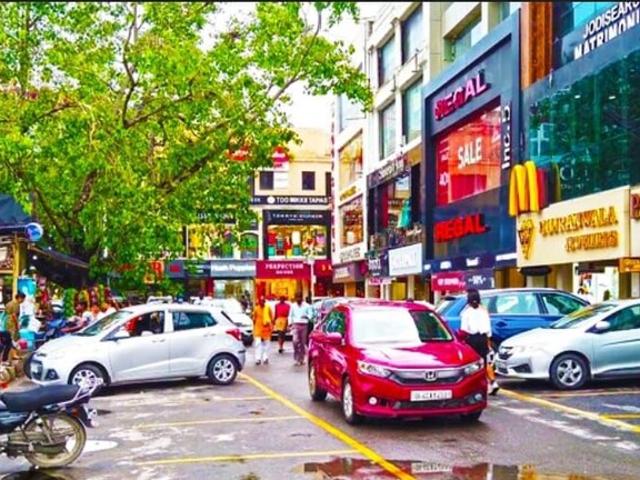 Commercial for rent in Deri