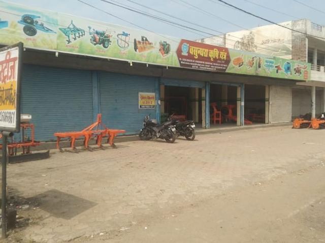 Commercial for rent in Madya