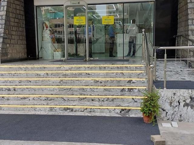 Commercial for rent in Hariana