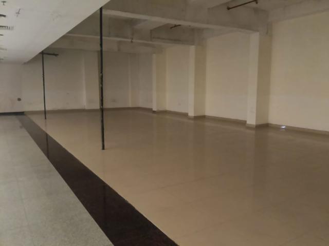 Commercial for rent in Deri