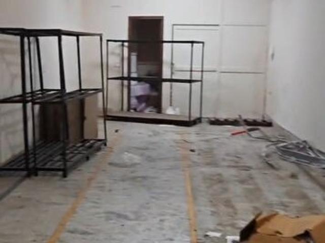 Commercial for rent in Deri