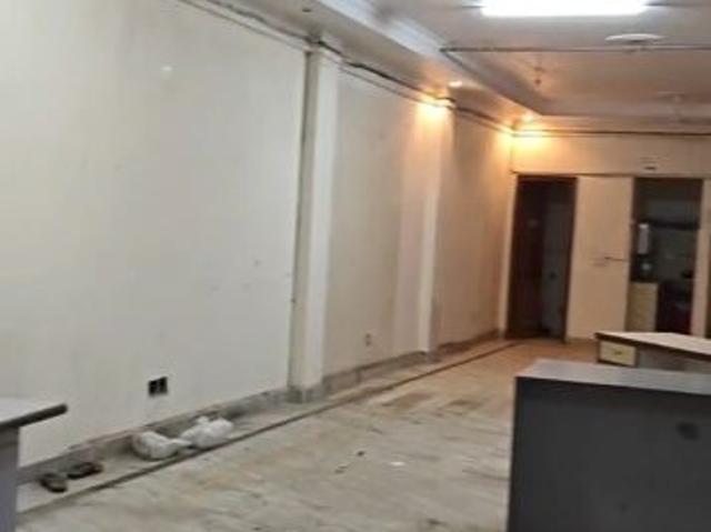 Commercial for rent in Deri
