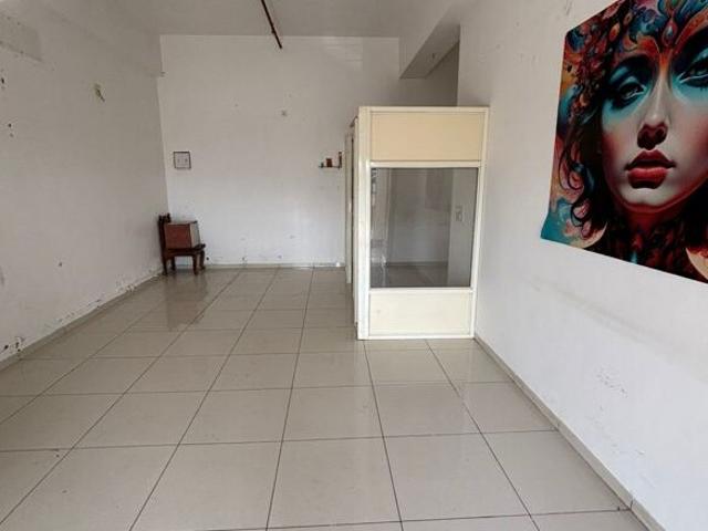 Commercial for rent in Ahmadabad, Gujarat