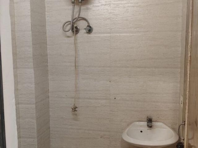 Commercial for rent in Deri