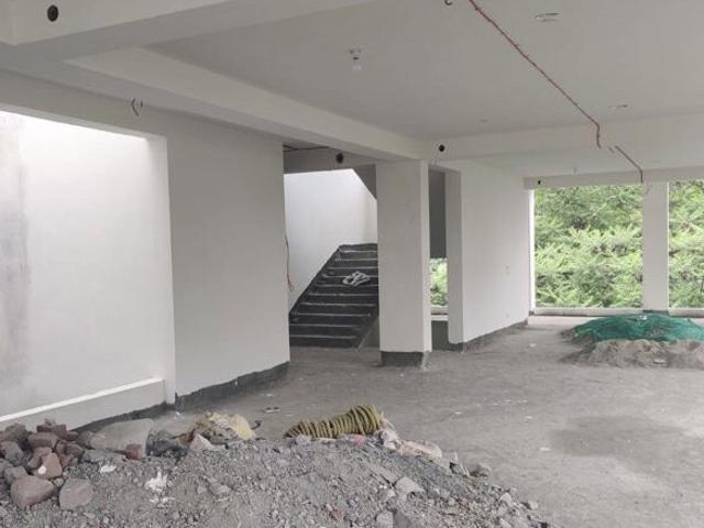 Commercial for rent in Deri