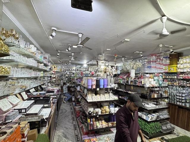 Commercial for sale in Deri