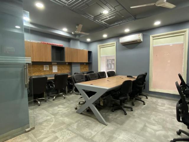 Commercial for rent in Deri