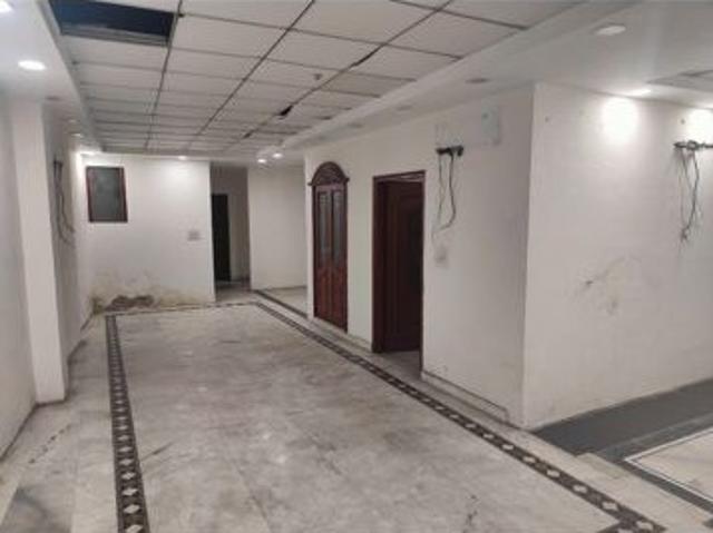 Commercial for rent in Deri