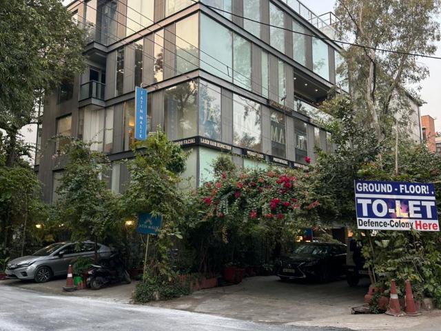 Commercial for rent in Deri