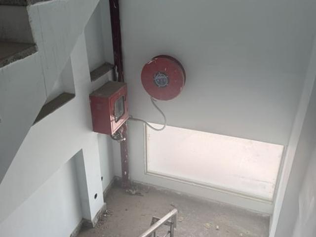 Commercial for rent in Deri