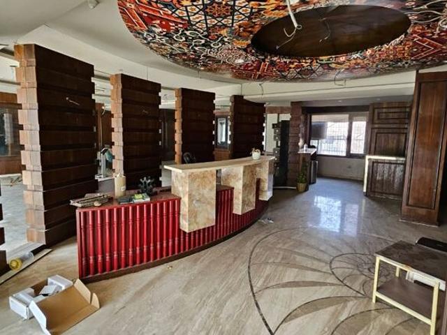 Commercial for rent in Deri