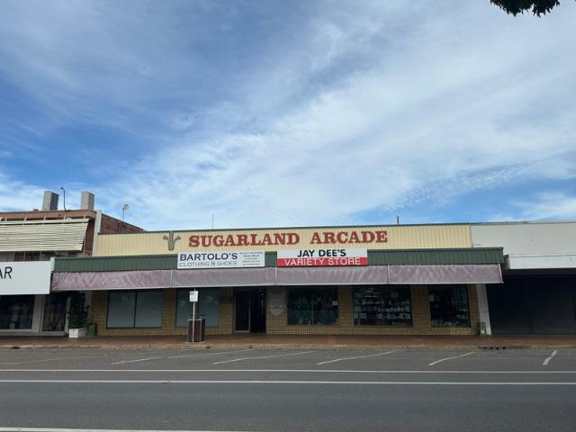 Retail for rent in Mossman