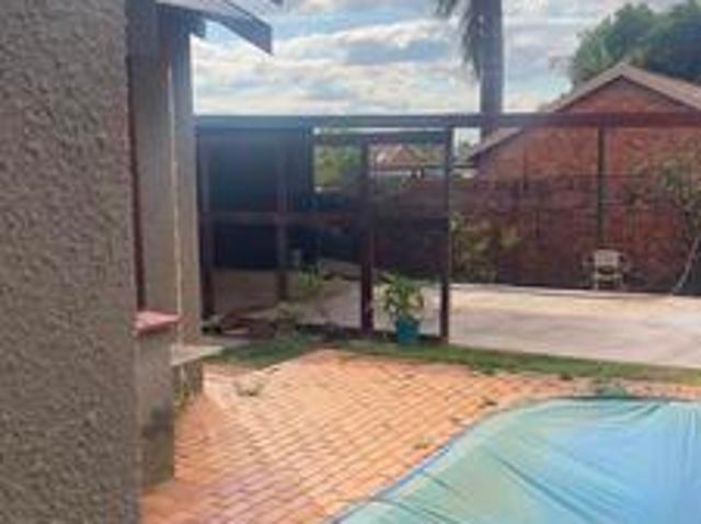 Commercial for rent in Waterkloof, Gauteng