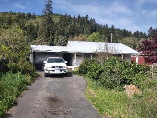 House for sale in Oakridge
