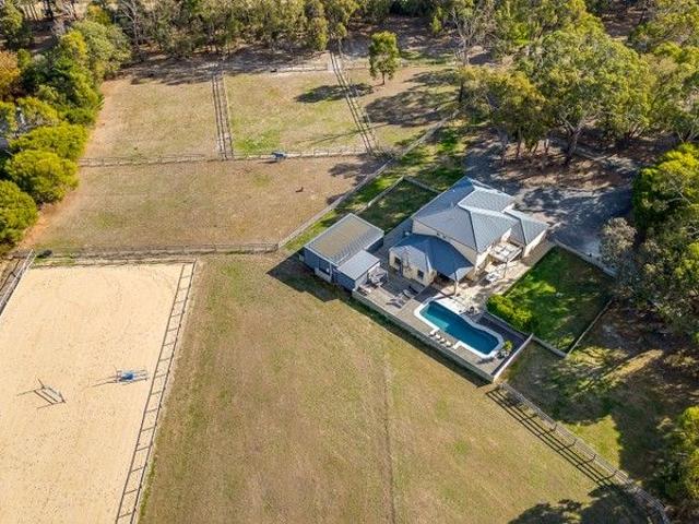 Cottage for sale in Camerons Creek, Victoria