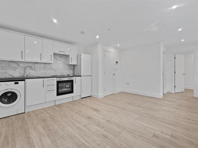 Apartment for rent in Horsell, Woking