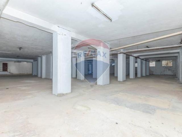 Locale Commerciale in affitto a Le Sfere, Caltagirone