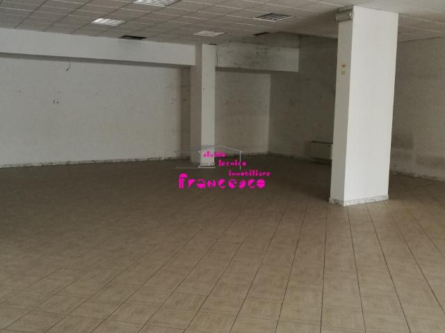 Locale Commerciale in affitto a Unione dei Comuni Circondario dell'Empolese Valdelsa, Empoli