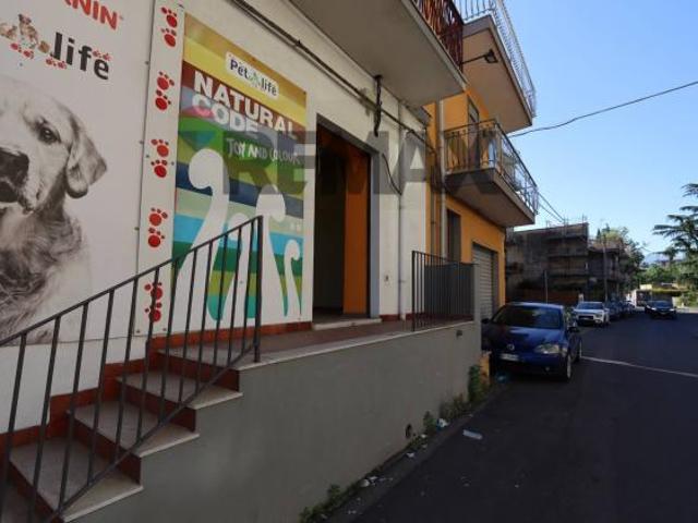 Locale Commerciale in affitto a Giarre, Sicilia