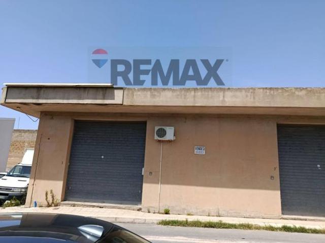 Locale Commerciale in vendita a Comiso, Sicilia