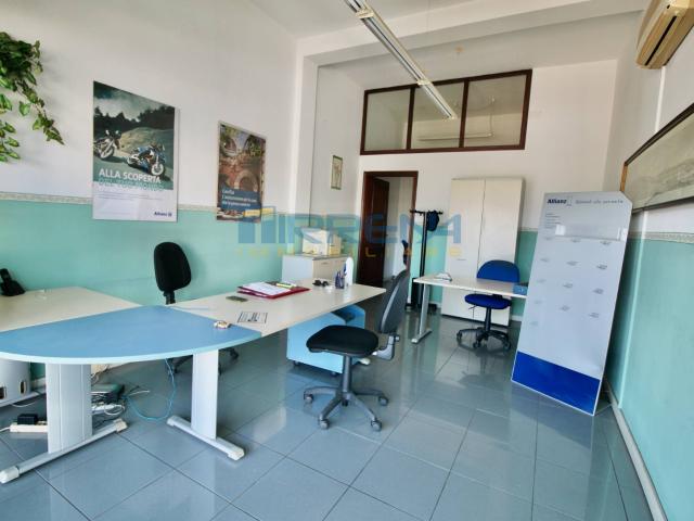 Locale Commerciale in affitto a San Donato, Cascina