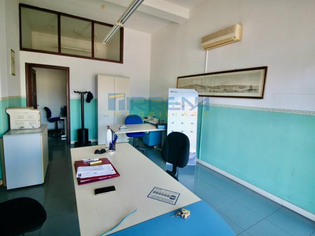 Locale Commerciale in affitto a San Donato, Cascina
