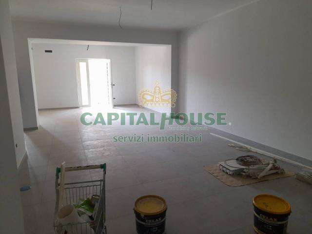 Locale Commerciale in affitto a Caserta, Campania