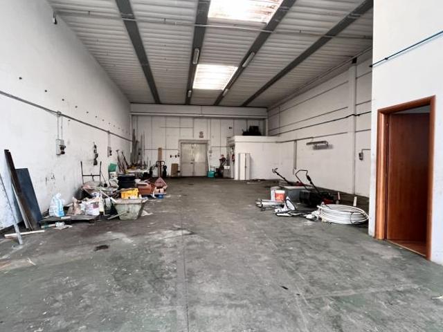 Capannone in affitto a Scopaia, Livorno