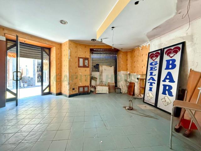 Locale Commerciale in vendita a Nola, Campania