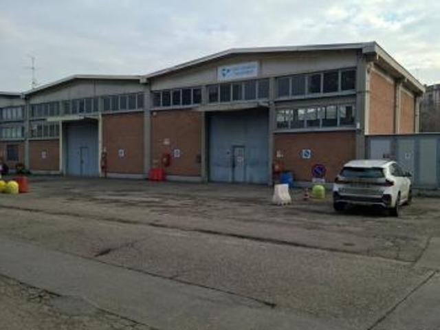 Capannone in vendita a Parma