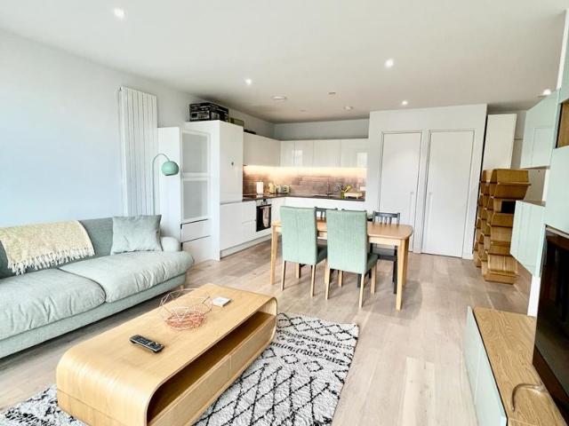 Apartment for rent in Silvertown, Greater London