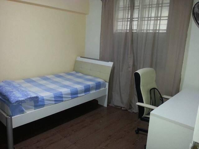 Room for rent in Macpherson, 13 Central East