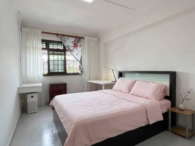 Room for rent in Woodlands South, Singapore