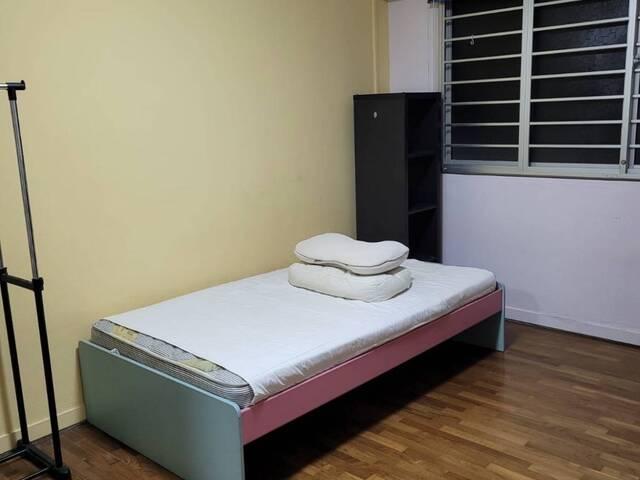 Room for rent in Ghim Moh, Singapore