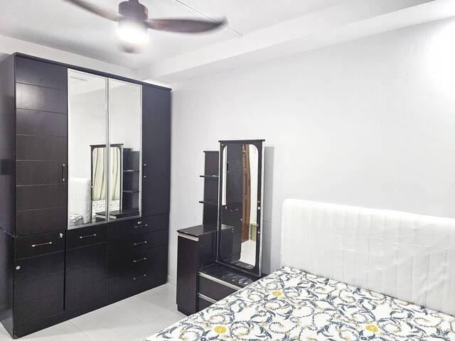 Room for rent in Taman Jurong, Singapore