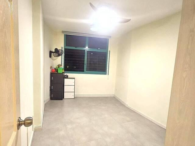 Room for rent in Pasir Panjang, 05 South West