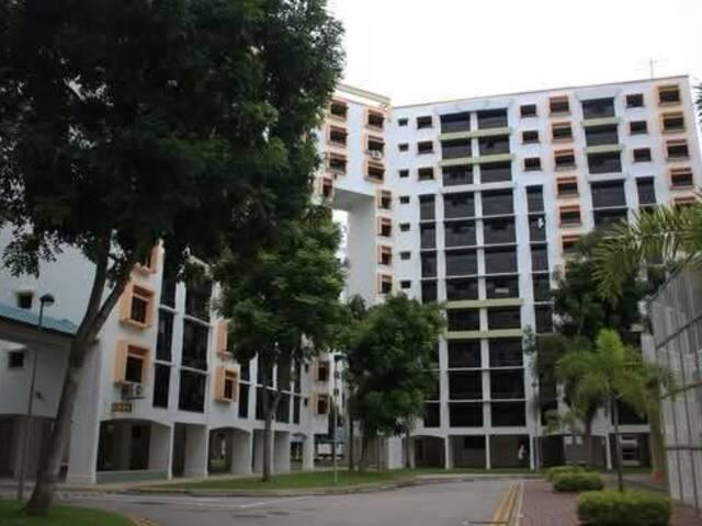 Room for rent in Woodlands South, Singapore