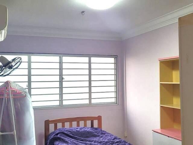 Room for rent in Ghim Moh, Singapore