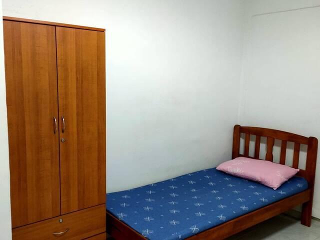 Room for rent in Chong Boon, Singapore