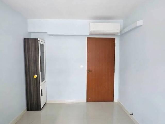 Room for rent in Tampines West, Singapore
