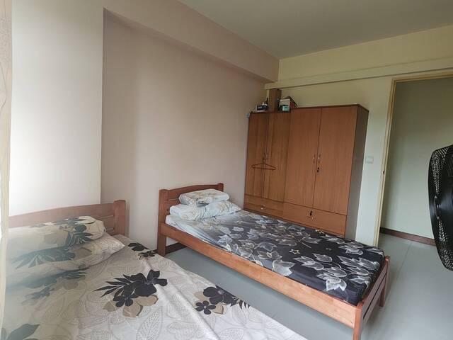 Room for rent in Yishun East, Singapore