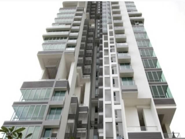 Room for rent in River Valley